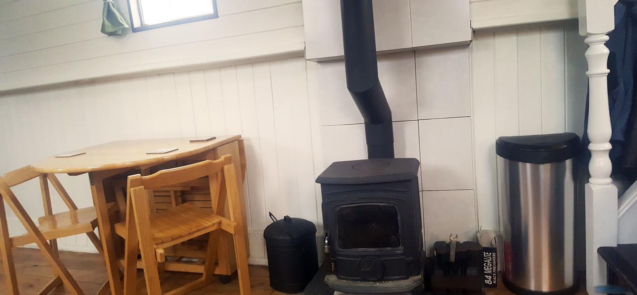 Roisin Dubh Houseboat Hotel Sallins Екстериор снимка