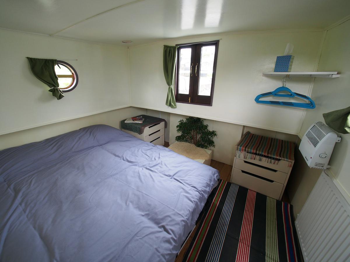 Roisin Dubh Houseboat Hotel Sallins Екстериор снимка